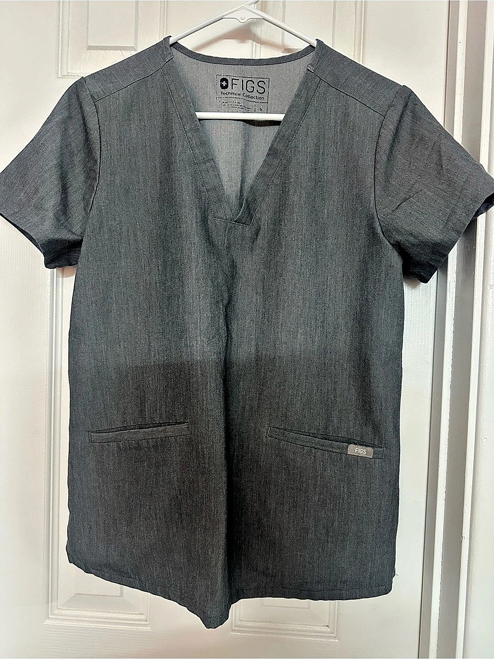Figs Grey Scrub Set top is S and Pants is High waisted M/P Joggers with Teal tie